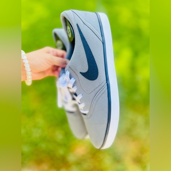 NikeSB Men’s Skateboard Sneaker Size 11.5 Wolf Gray/NavySwoosh GREAT CONDITION! - Picture 1 of 7
